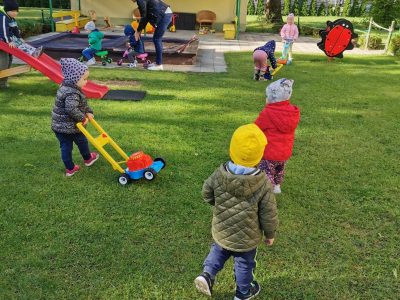 Mes darželyje mažiausi Mes darželyje mažiausi