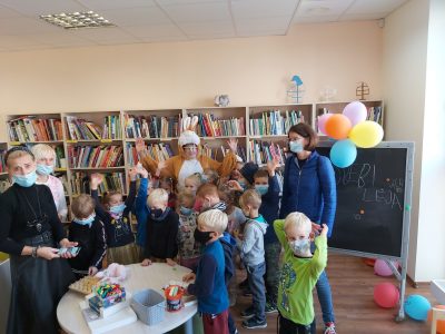 Priešmokyklinukų susitikimas su rašytoja Šarūne Baltrušaitiene Priešmokyklinukų susitikimas su rašytoja Šarūne Baltrušaitiene