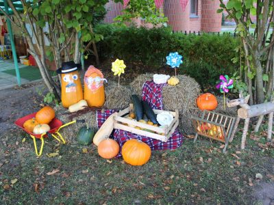 Kviečiame dalyvauti parodoje „Šviečia žibintas-šypsosi moliūgas”