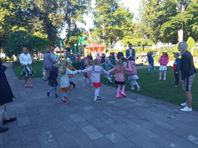 Su Rugsėjo 1-ąja! Su Rugsėjo 1-ąja!