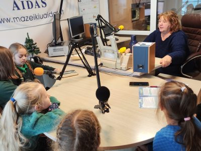 Nauja patirtis radijo stotyje Nauja patirtis radijo stotyje