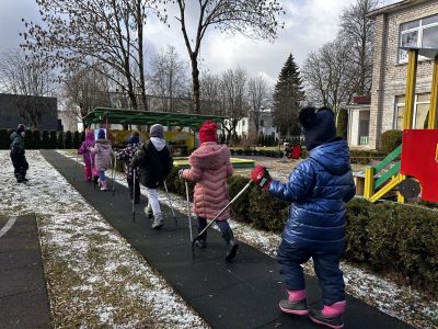 Šiaurietiškas ėjimas – įdomus sportas vaikams