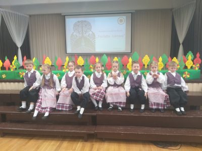 „Smalsučiai” – muzikos festivalio ,,Yra šalis – Lietuva” dalyviai „Smalsučiai” – muzikos festivalio ,,Yra šalis – Lietuva” dalyviai