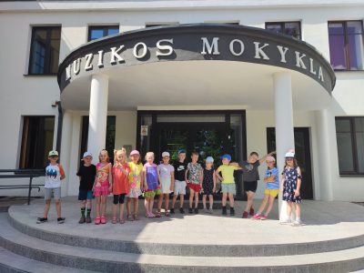 Išvyka į spektaklį ,,Pepė ilgakojinė”