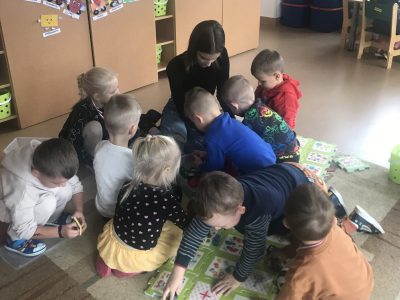 Gimnazistės ,,matuojasi” pedagogo profesiją Gimnazistės ,,matuojasi” pedagogo profesiją