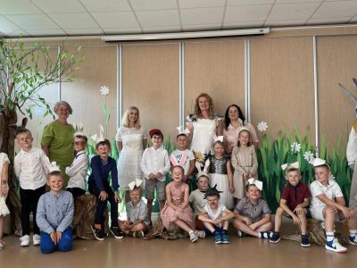 Priešmokyklinukai atsisveikina su darželiu Priešmokyklinukai atsisveikina su darželiu