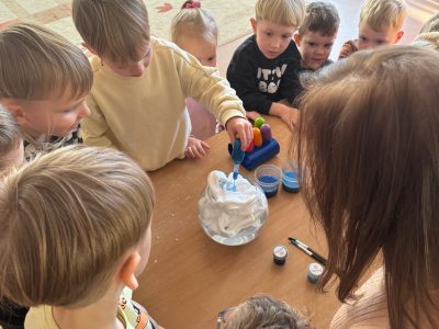 Vaikai domisi gamtos reiškiniais