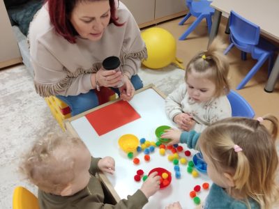 Žaisminga ir įtraukianti veikla ugdant vaikų kalbinę raišką Žaisminga ir įtraukianti veikla ugdant vaikų kalbinę raišką