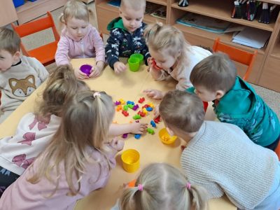 Žaisminga pažintis su spalvomis