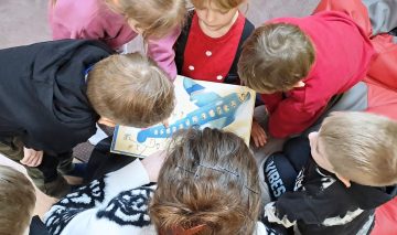 Dalyvaujame tarptautiniame projekte „Kartu paskaitykim knygelę“