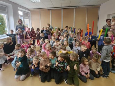 Atverkim skrynelę, pilną žodelių