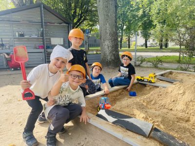 Vasaros pratęsimas darželio kieme Vasaros pratęsimas darželio kieme